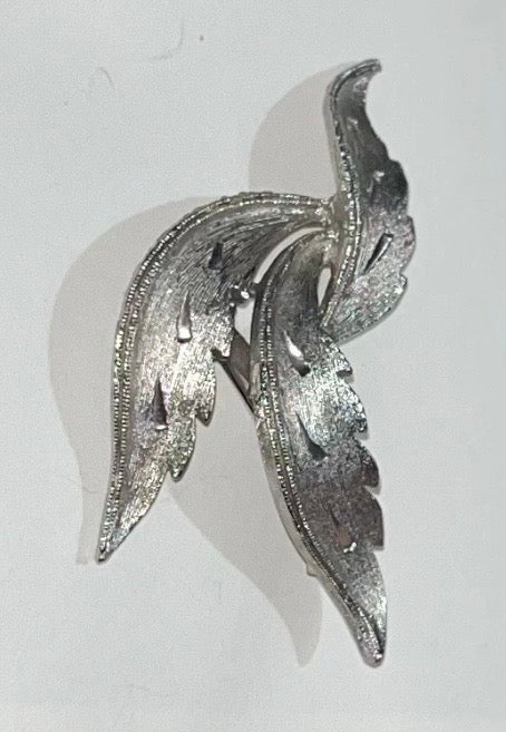 Vintage Signed J.J JONETTE Textured Leave Pin Brooch Silver Tone Jewelry Fashion