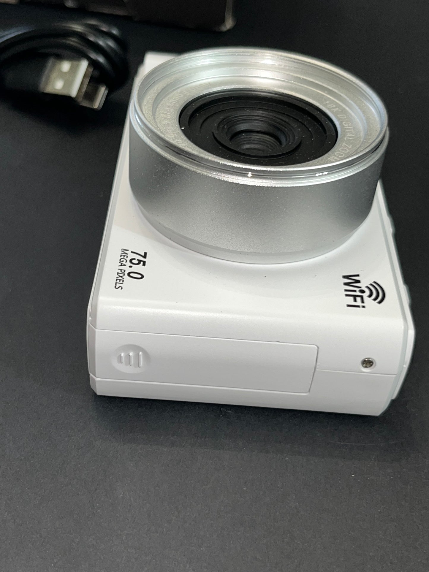 5K Digital Camera - Wifi 75MP UHD-Autofocus Vlogging & YouTube compatible with 3" Flip Swival Screen