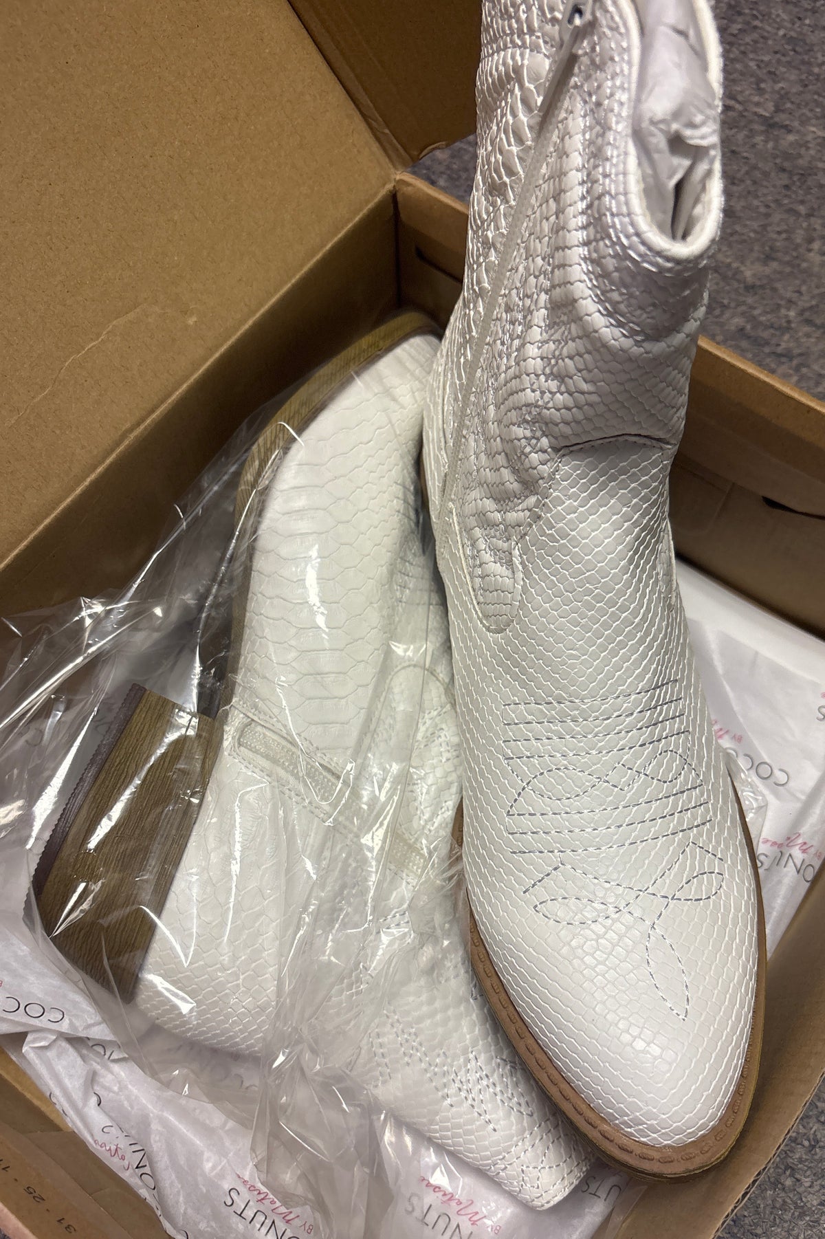Pistol Short White Cowboy Boots