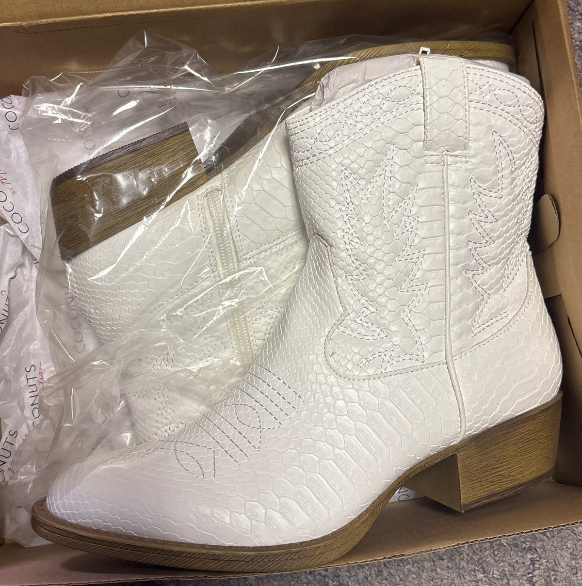 Pistol Short White Cowboy Boots