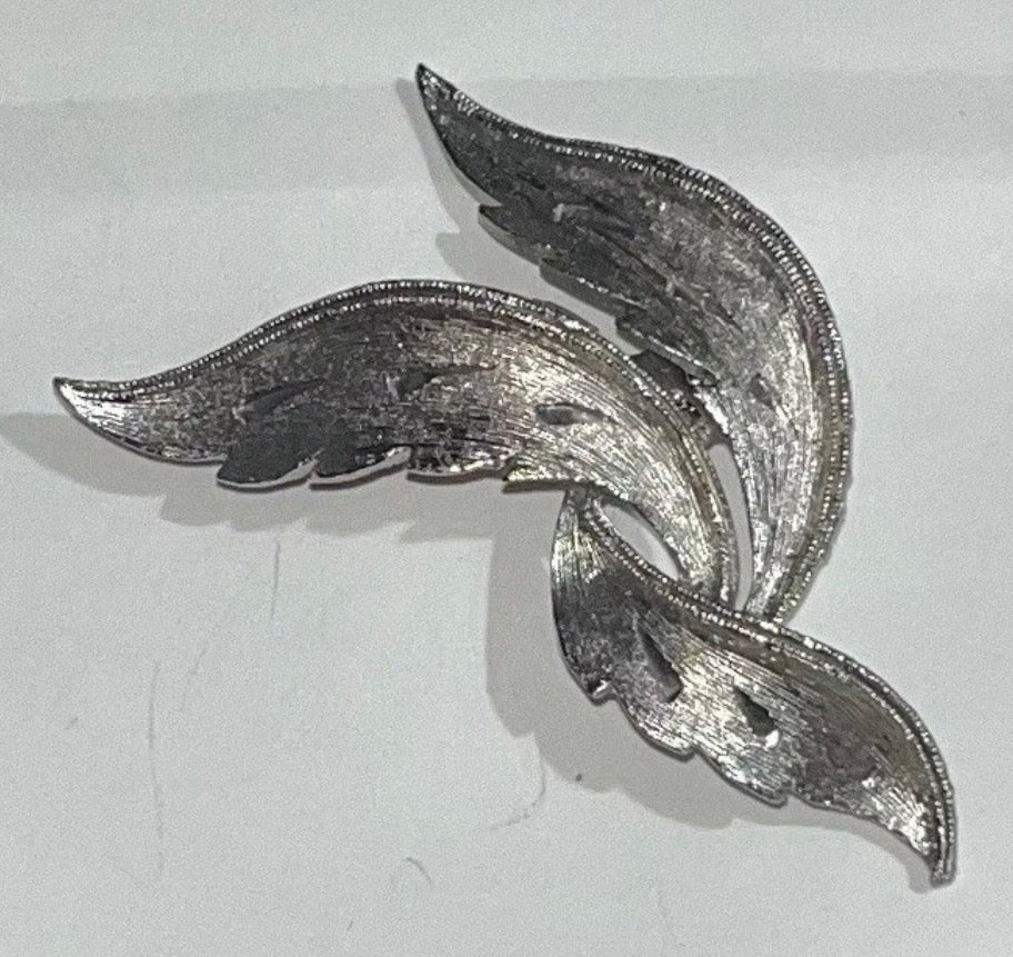Vintage Signed J.J JONETTE Textured Leave Pin Brooch Silver Tone Jewelry Fashion